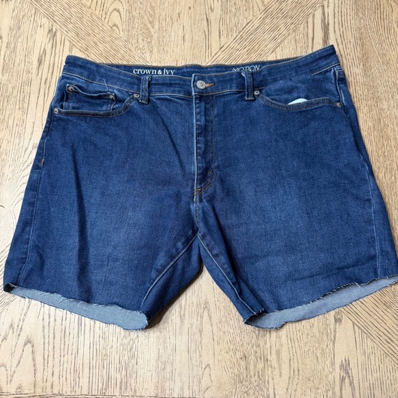 Crown & Ivy Womens  Size 36 Motion Flex Classic Fit Denim Cutoff Jean Shorts - Picture 1 of 8